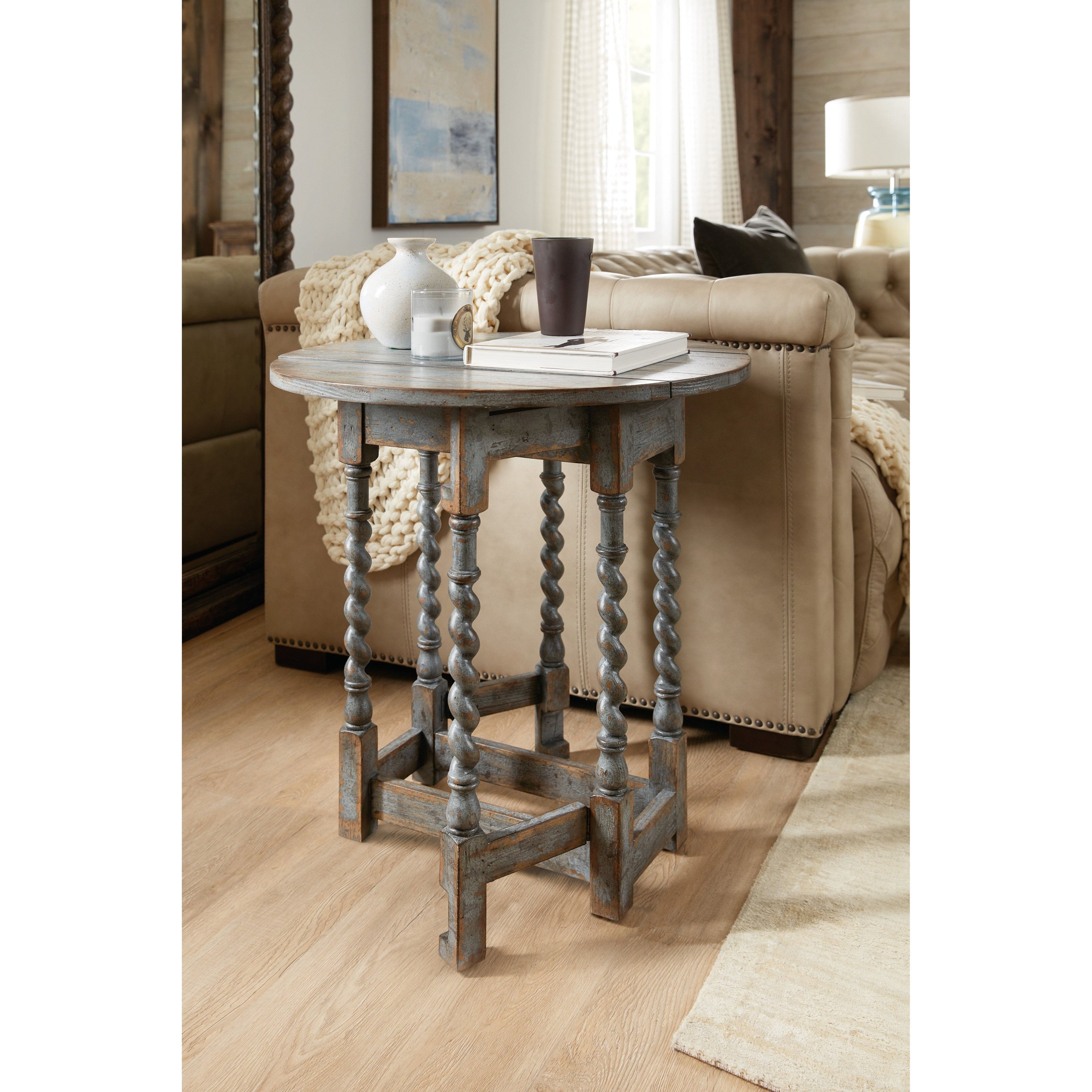 Hooker Furniture La Grange 696050006 Relaxed Vintage Round End